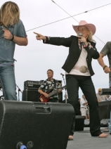 Lynn Anderson performing at CMA Festival in 2007 